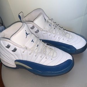 AIR JORDAN 12 RETRO GS ‘FRENCH BLUE ’ size 6.5 Y FITS WOMENS 8, MENS 6